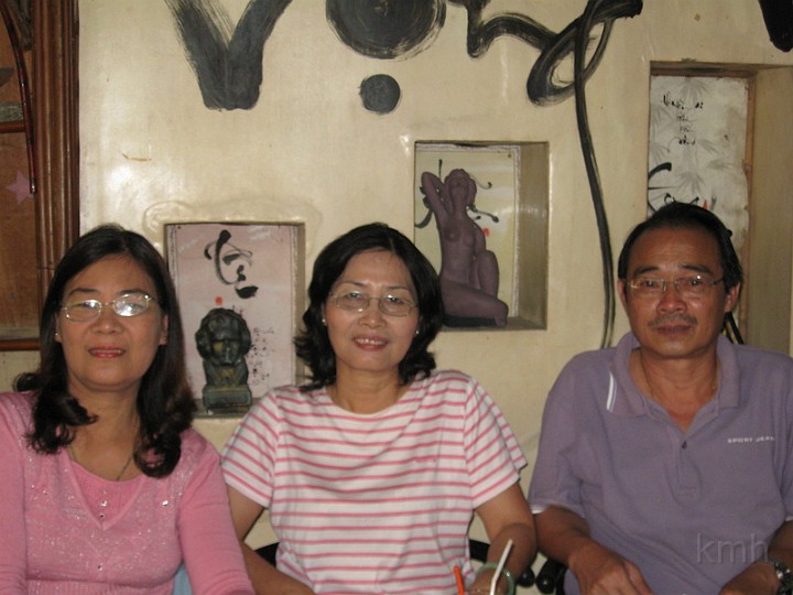 K1A_h2.jpg - Từ trái: ?, K1A Trương Thị Chanh, K1A Lê Quang Khanh