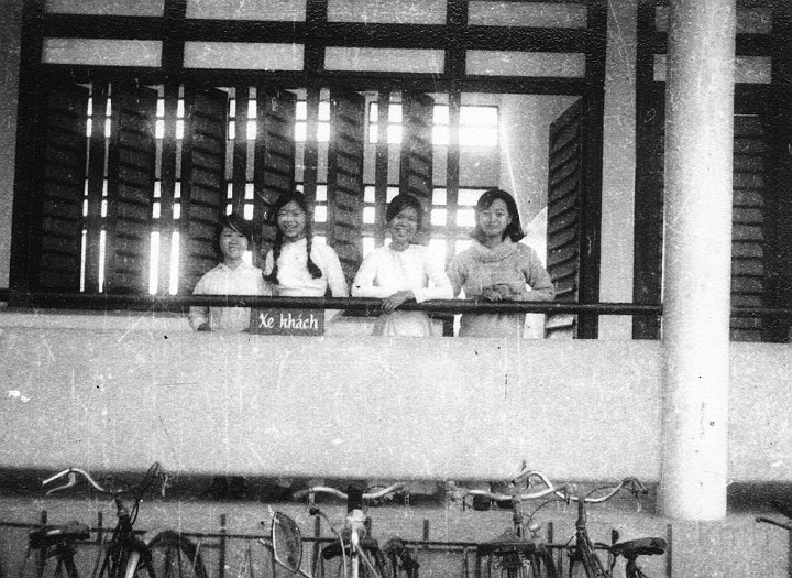 K1A_1967-h76.jpg - K1A  1967 Từ trái: Bích Loan, Hạnh Tuyền, ...