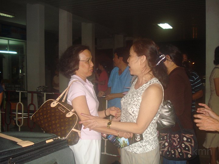 DSC08422.jpg - Kim Chi đến sân bay Đà Nẵng lúc 21 giờ 30 ngày 11.08.2010