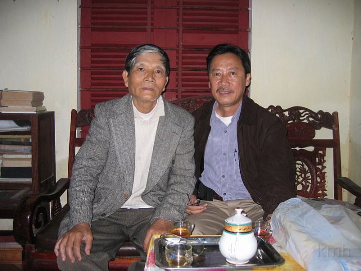 ThayQuan_Khoi3.jpg - Khôi thăm thầy Lê Bá Quân 31/12/2005