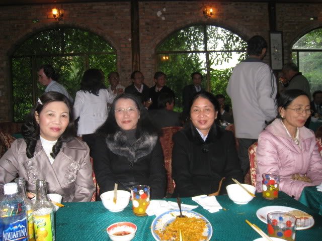 IMG_0355-1.jpg - Vợ Nguyễn Vĩnh Sinh, Hoàng Thị Lý, Nguyễn Thị Kim Trang, vợ Nguyễn Xuân Bình