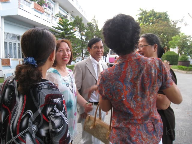 IMG_0013-4.jpg - Từ trái: ..,vợ chồng Hoa,Tôn Nữ Thị Lộc, Hương Cúc