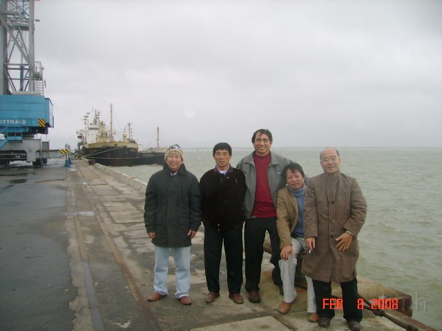 DSC02100.JPG - Cảng Chân Mây gần Lăng Cô: Chắt K1B, Hùng K3, Tân K3, Thanh K1A, Phước K3