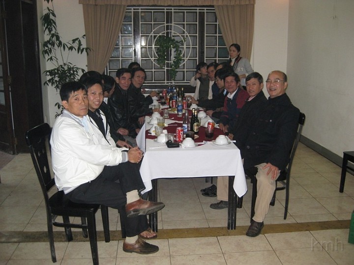K3_04Jan2009_h2.jpg - Từ đầu bàn bên phải: Phước K3, Phan Hùng K7, Giáo K3 ...