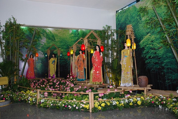 DSC_8027.jpg - ASCII