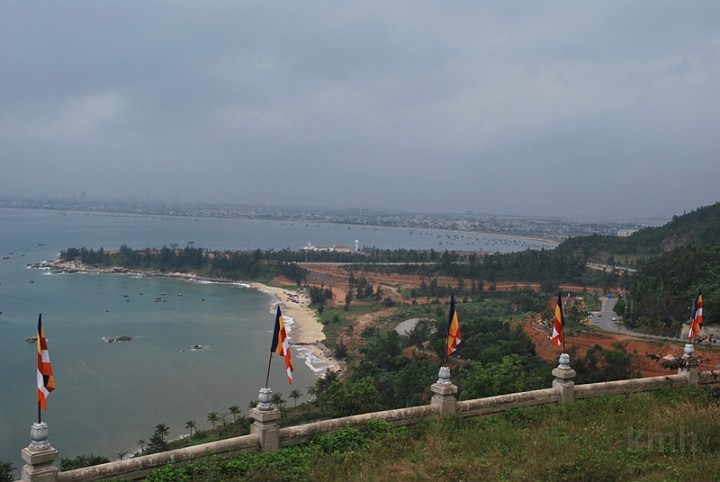 DSC_6612.jpg - Chùa Linh Ứng nhìn xuống bờ biển Sơn Trà