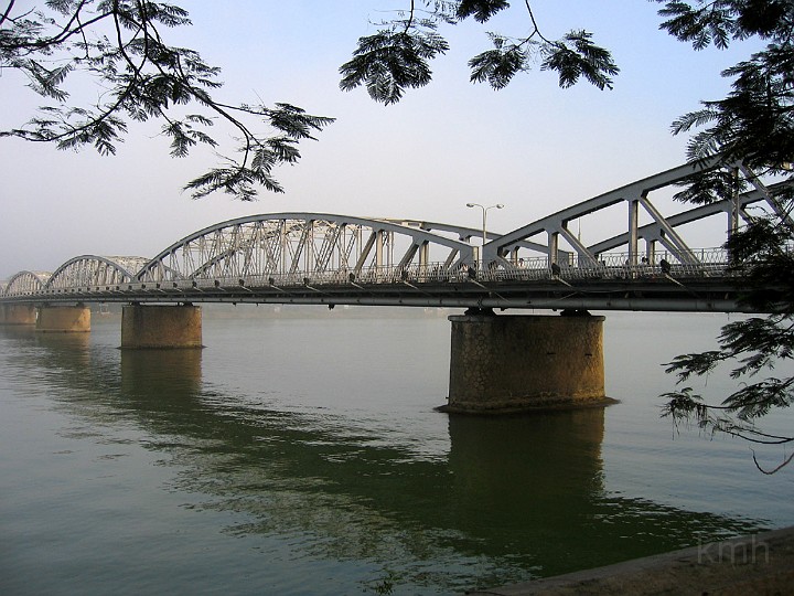 IMG_0653c.jpg - Cầu Tràng Tiền buổi sáng