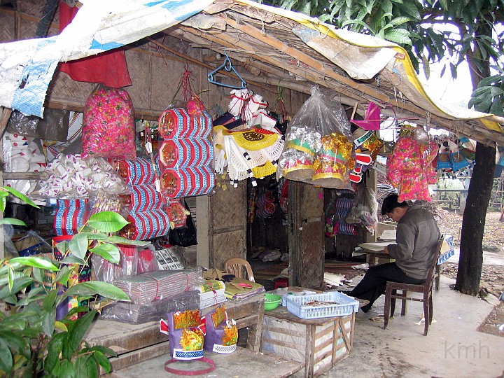 IMG_2470c.jpg - Quán bán hàng đồ giấy mã để cúng