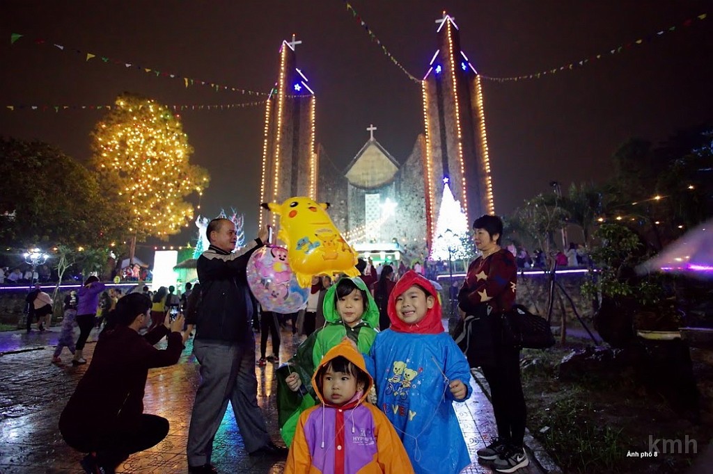 20161224_NhaThoPhuCam_Hue_h12.png - Mùa lễ Giáng Sinh 2016 tại nhà thờ Phủ Cam , Huế ( Photo Nguyễn Văn Sum K8 )
