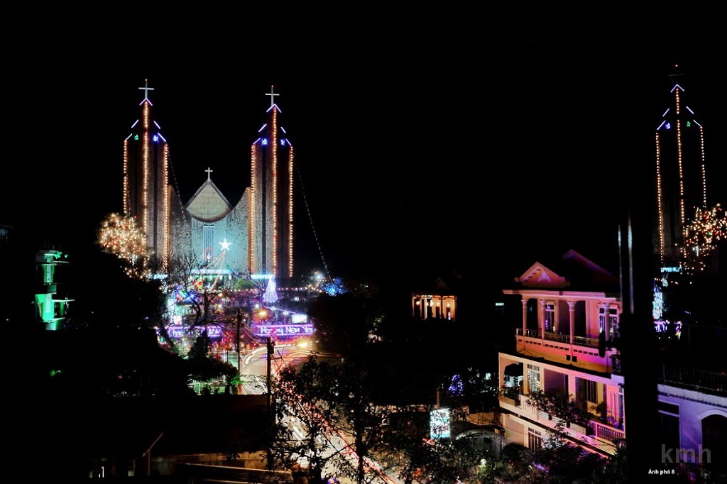 20161224_NhaThoPhuCam_Hue_h17.png - Mùa lễ Giáng Sinh 2016 tại nhà thờ Phủ Cam , Huế ( Photo Nguyễn Văn Sum K8 )