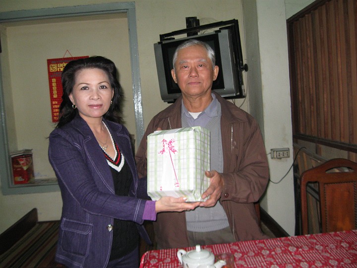 IMG_0516.jpg - Huệ K4 đại diện BLLKMH/Danang trao quà Tết Thầy Hoàng Sơn Phùng