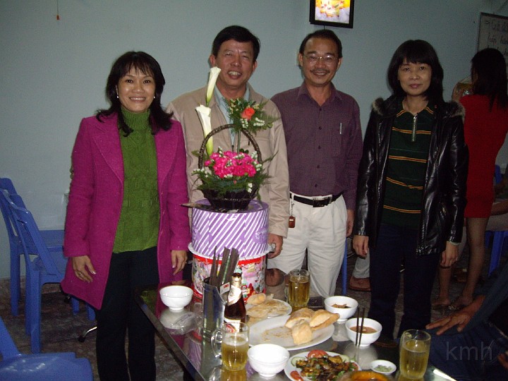 IMGP5710.JPG - Từ trái: Thanh Hà K9, Đoàn Văn Sỹ K6, Khanh K1A, Ngọc Trâm K8
