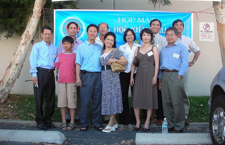 DSCN0413ss.jpg - Khóa 2:Nam K3, Khâm và con trai, Khôi, Thành, bà xã Khôi, Thu Nhi, Thảo Em K3,Tân K3, Tấn, Lân