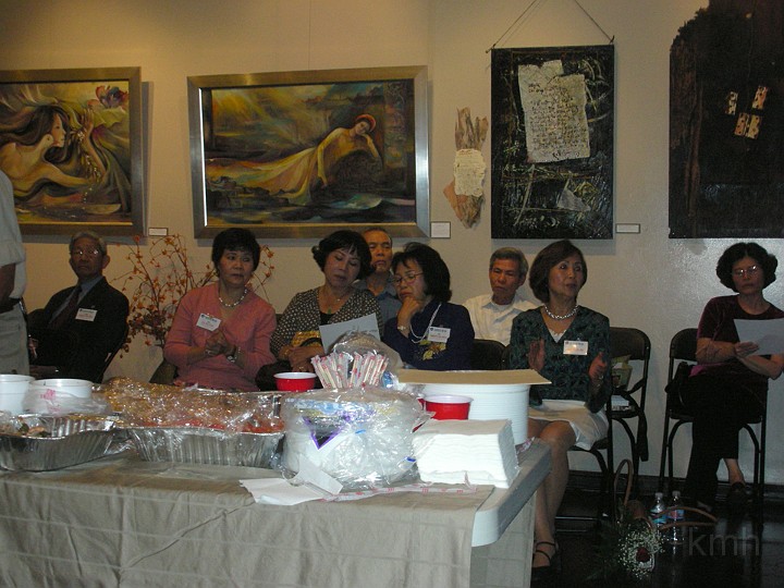 DSCN0428ss.jpg - ...và mọi người vỗ tay phụ họa hát theo...