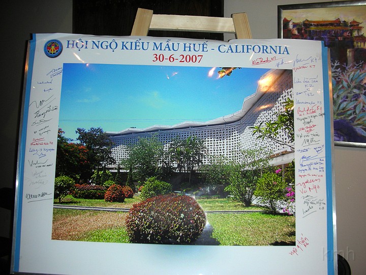DSCN0461ss.jpg - Bảng ký tên lưu niệm