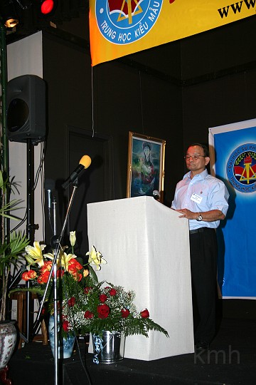 IMG_4868s.jpg - Anh Thảo K1A đọc lời khai mạc