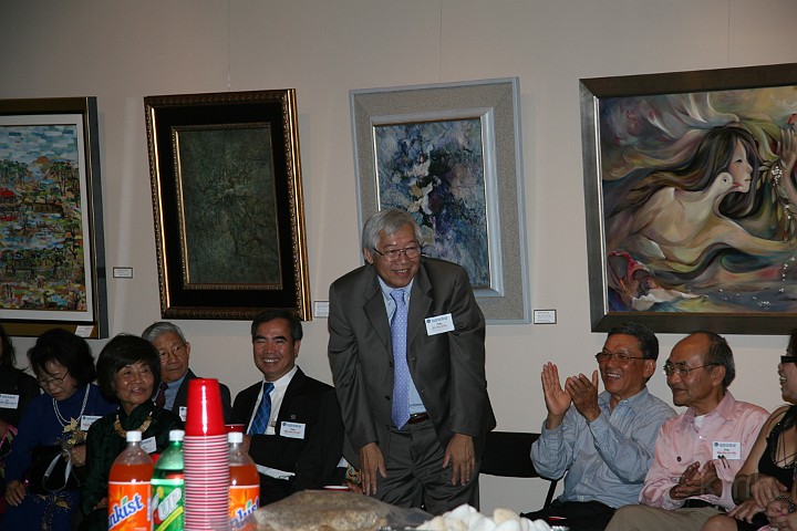 IMG_4873s.jpg - Từ trái: cô Bằng, thầy Bằng, cô Lê Văn, thầy Suyền, thầy Lê Văn, thầy Lê Thọ Giáo, Khác mời DHSP/H, thầy Mỹ