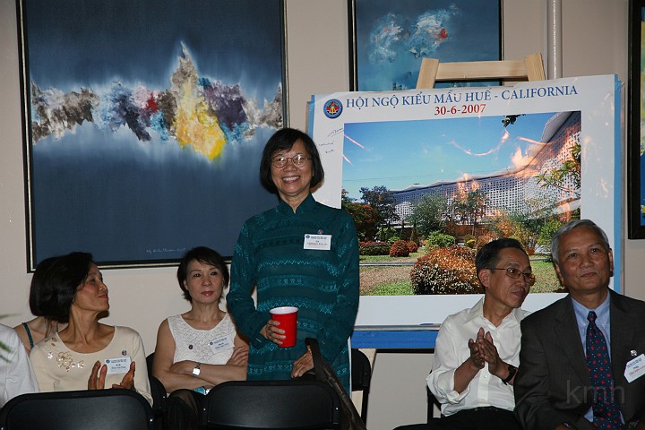 IMG_4874s.jpg - Từ trái: Hay K1A, bà xã anh Vĩnh, cô Kim Sa, .., thầy Long