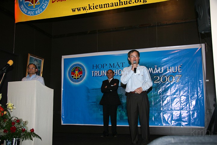 IMG_4877s.jpg - Lê Bá Ái giới thiệu các thầy cô KMTD