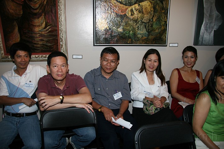 IMG_4938s.jpg - Đám hoc trò chăm chú ngồi nghe: Cẩm Hoàn K8, Cẩm Tiêu K6, Ngô Miên K6, Ngọc Hân K6, Xê K6