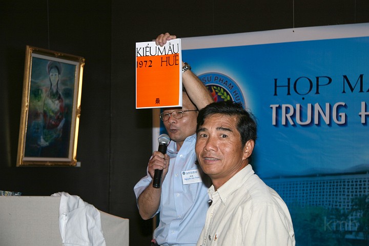 IMG_4988s.jpg - Giới thiệu những món quà của ngày Họp Mặt KMH/HN 2007