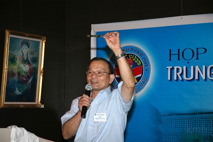 IMG_4990s.jpg - Giới thiệu những món quà của ngày Họp Mặt KMH/HN 2007