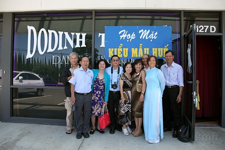 IMG_9353s.jpg - Từ trái: K1A Hơn, K1B Trung ( VN), K1A Lương Y, K1A Vỹ, K1A Ngọc Nhẫn, K1A Liên, K1A Vĩnh, K1A Hay, K1A Uynh (VN)