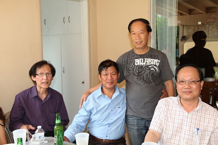 IMG_3783_resize.JPG - Từ trái: Ngô Văn Hùng K4, Huỳnh Hữu Trí K6 (đến từ Vietnam), Trần Duy Bàn K2, Trần Văn Bảng K4 (Oregon)