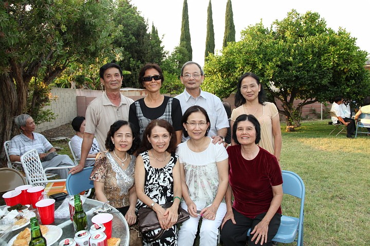 IMG_3904_resize.JPG - Ba chị K1A mới đến trể vì đi chung xe : Hay ( San Diego), Ngọc Nhẫn (San Jose), Lương Y (San Jose) .