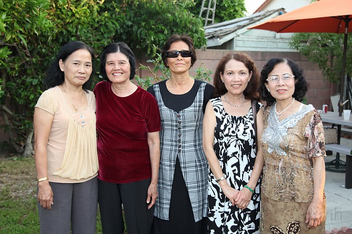 IMG_3910_resize.JPG - Từ trái : vợ anh Hoàng Hồng K1( Riverside County), Lương Y K1A (San Jose), Hay K1A (San Diego), Cẩm Nhung K1A (Los Angeles), Ngọc Nhẫn K1A (San Jose)