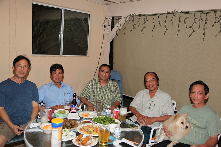 IMG_4018_resize.JPG - Từ trái: Khôi K2, Trí K6 ( Saigon), Tân K3 ( Ohio), Tý K4 (Saigon), Đài K3 tại Nam California