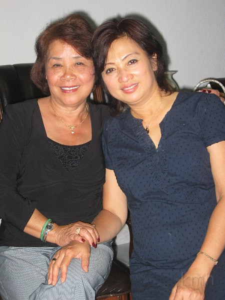 IMG_3591.JPG - Hình lưu niệm: vợ Mai Thanh và cô Trần Hữu Long