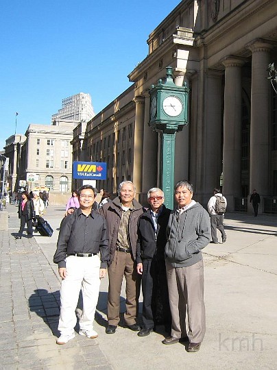 KmhCanada3.jpg - Đón thầy Long đến Toronto April 6, 2008 :Nhân K3, thầy Long, thầy Tròn, Vĩnh K4