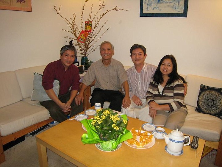 KmhCanada4.jpg - Thầy Long đến Toronto April , 2008 :Vĩnh K4,thầy Long, Nhân K3, Hải