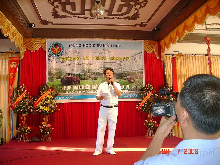 DSC02606.JPG - Anh Trương Văn Thanh trưởng ban liên lạc KMH/Huế đọc lời khai mạc