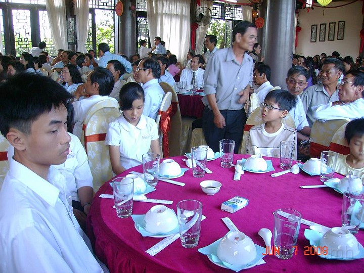 DSC02631.JPG - Các cháu sẽ nhận phần quà khuyến học