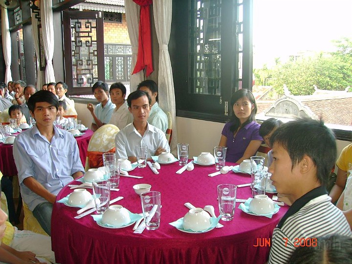 DSC02632.JPG - Các cháu sẽ nhận phần quà khuyến học