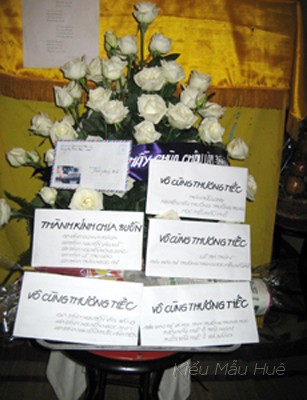 H2_KMH_phung_dieu.jpg - Phúng điếu của Kiểu Mẫu Huế