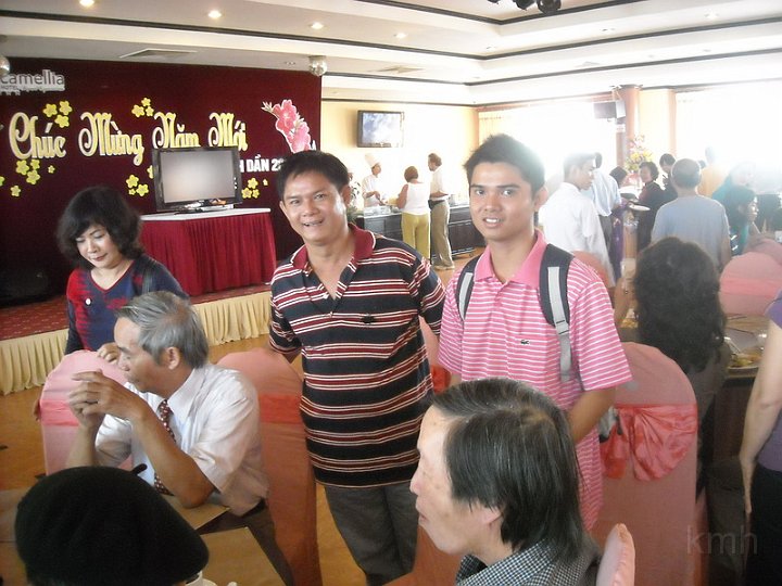 HP_MT_11.JPG - Quý Định K4, Đặng Hữu Hùng K6 và con trai trong ngày Thầy Cô gặp mặt Tất Niên 06-02-2010