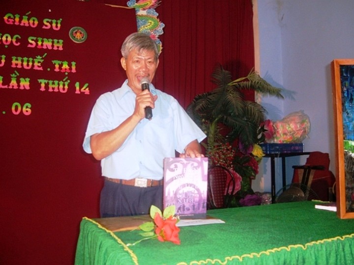 TuDienbandaugia.jpg - Cuốn Tự Điển Ngôn Ngữ, Văn Hóa, Du Lịch Huế Xưa đang đấu giá, tác giả là anh Trần Ngọc Bảo K1A
