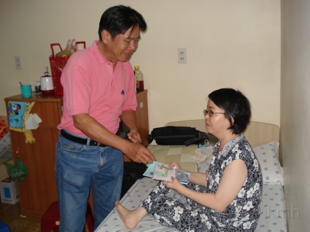 DSC05650.JPG - BLL/KMH/Sg thăm hỏi sức khỏe và tặng quà Cao Thị Ngọc Ánh K8 tại bệnh viện trường Dại học Y Dược . (Saigon 18-3-2008)- Định K1A, Ngọc Ánh K8