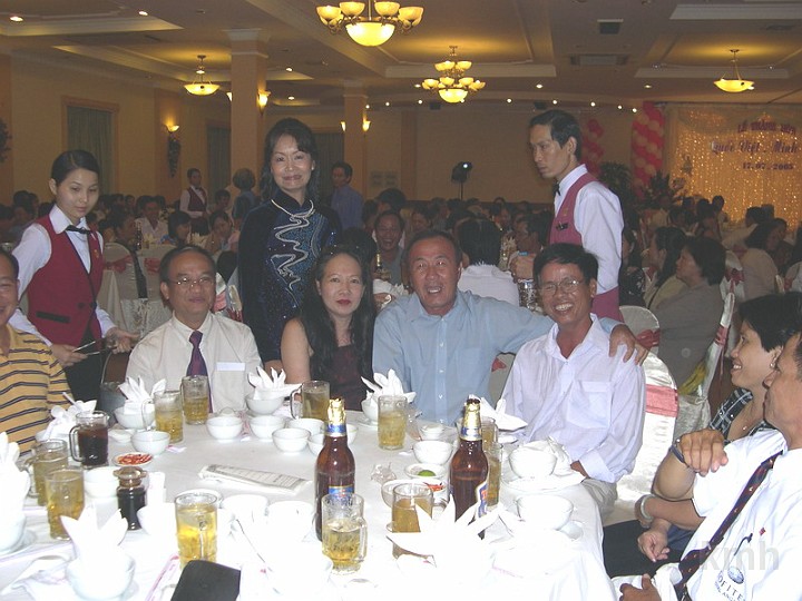 DSCN0388.jpg - Các bạn Khoa 4 trong bàn tiệc