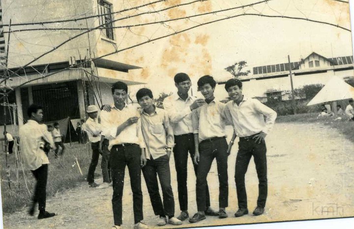 K1A_TraiTatNien_h22.jpg - K1A Từ trái: Châu Văn Chiếu,  ,   , Hoàng Hồng , Trần Đình Tăng