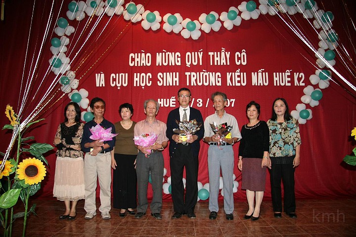 Tang_hoa_cac_Thay.JPG