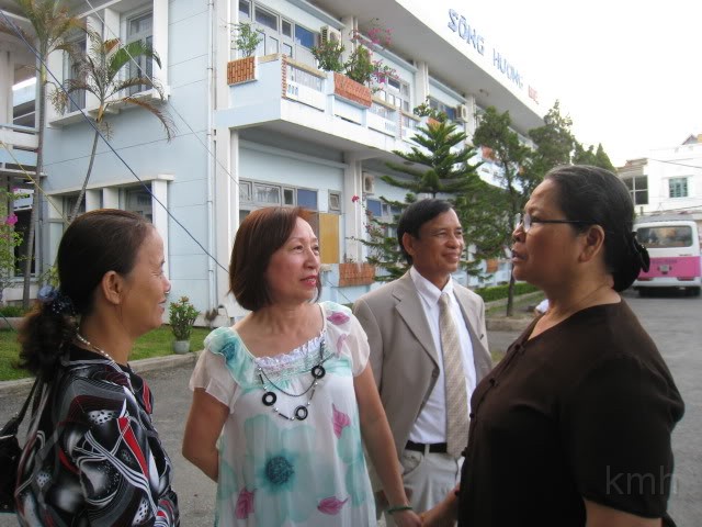 IMG_0012-2.jpg - Từ trái: ..,vợ chồng Hoa,Tôn Nữ Thị Lộc