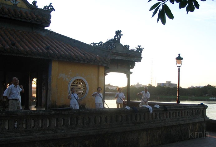 H3__Phu_Van_Lau.jpg - Huế buổi sáng : Phu Vân Lâu