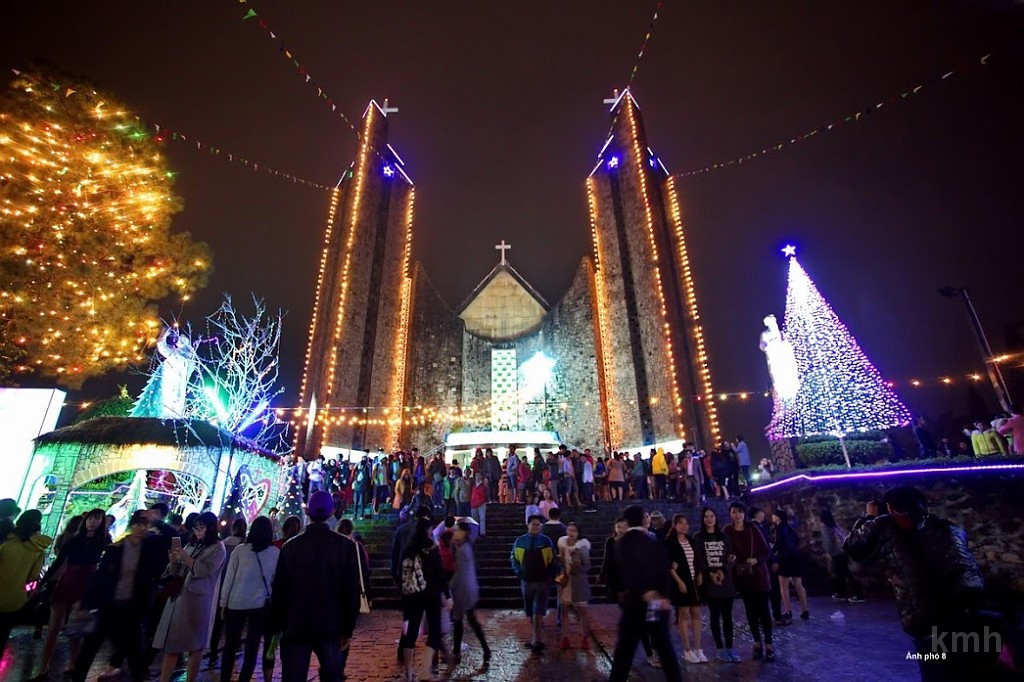 20161224_NhaThoPhuCam_Hue_h18.png - Mùa lễ Giáng Sinh 2016 tại nhà thờ Phủ Cam , Huế ( Photo Nguyễn Văn Sum K8 )