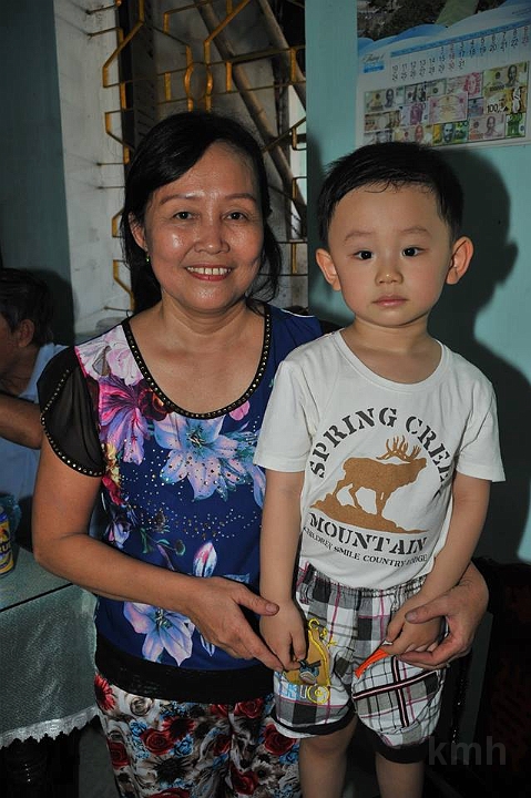 KmhDn_ThamDongMon-h35.jpg - Thị Thiết k5kmh và cháu nội