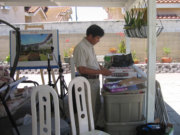 IMG_4005ss.jpg - Lân K2 vẫn còn sắp xếp bảng tên .