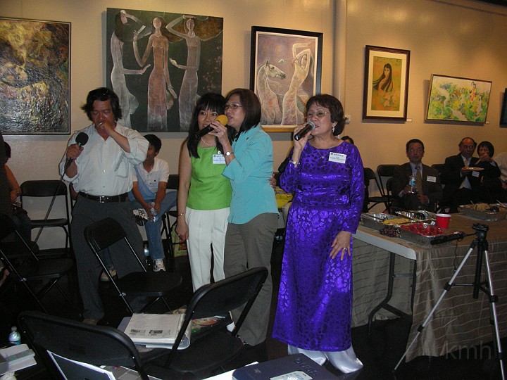 DSCN0472ss.jpg - Tứ ca: Tuấn K6, Minh Ngọc K3, Phương Lan K7, Bích Thúy K1A